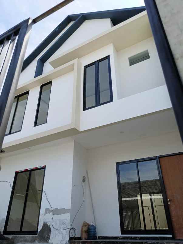 dijual rumah mulyosari