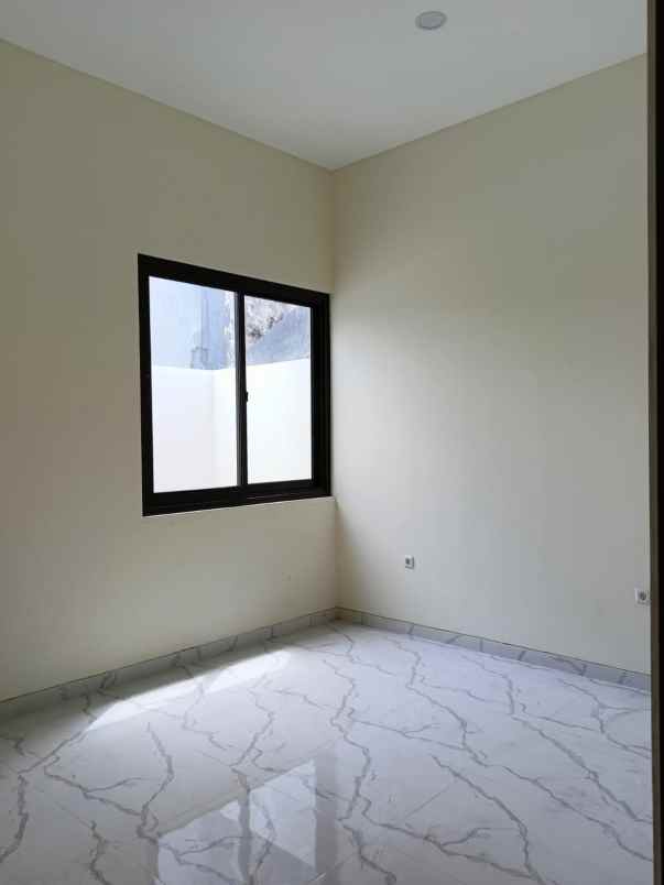 dijual rumah mulyosari