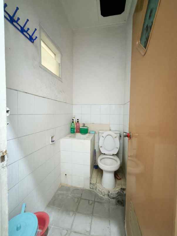 dijual rumah mulyosari prima