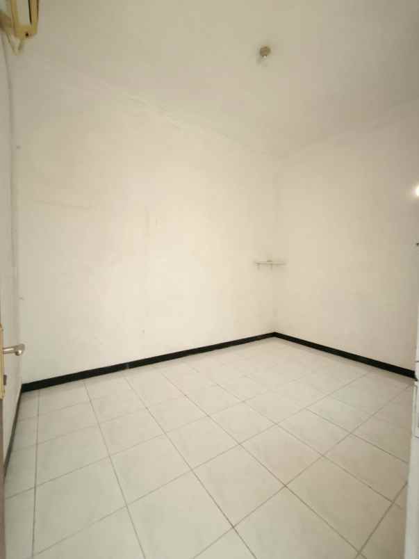 dijual rumah mulyosari prima