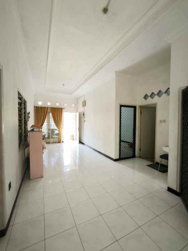 dijual rumah mulyosari prima