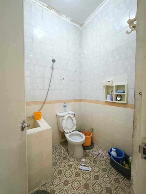 dijual rumah mulyosari prima