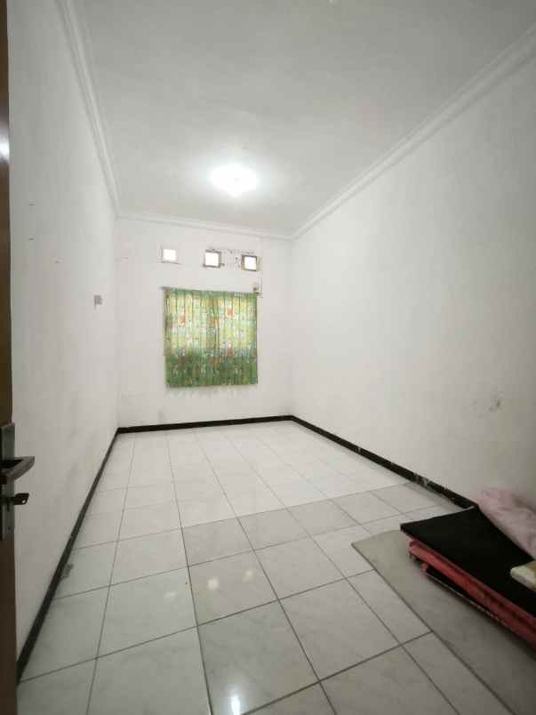 dijual rumah mulyosari prima