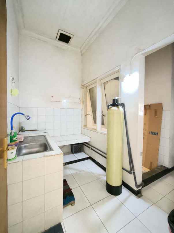 dijual rumah mulyosari prima