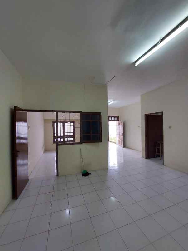 dijual rumah mulyosari tengah