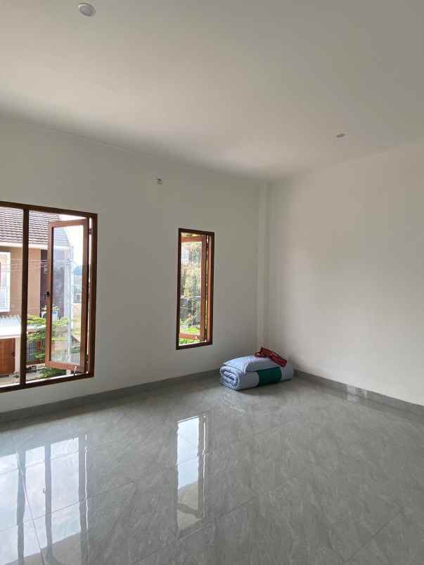 dijual rumah nempel mal bintaro plaza