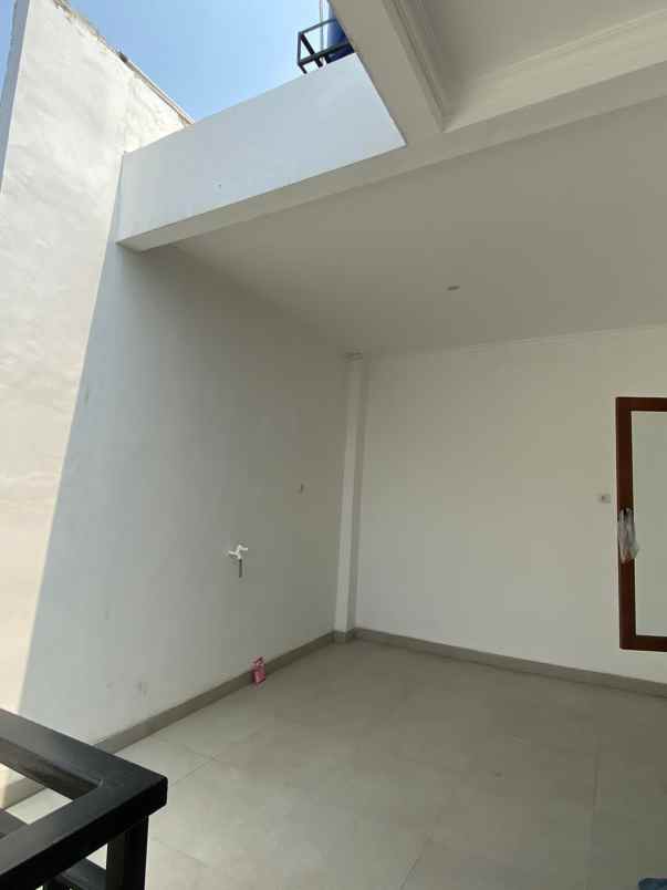 dijual rumah nempel mal bintaro plaza