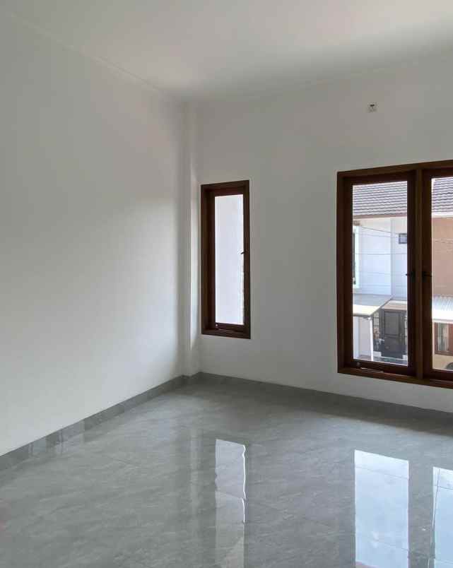 dijual rumah nempel mal bintaro plaza