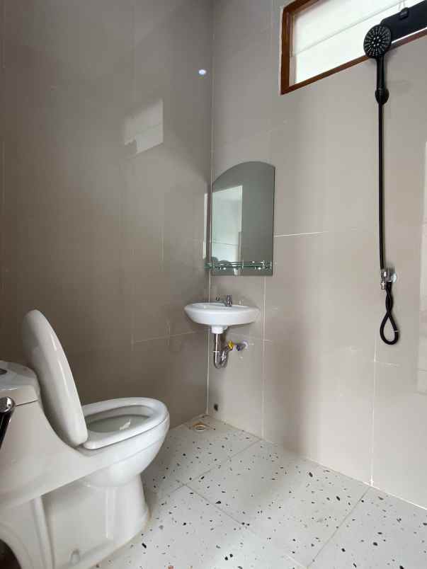 dijual rumah nempel mal bintaro plaza