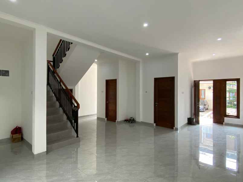 dijual rumah nempel mal bintaro plaza