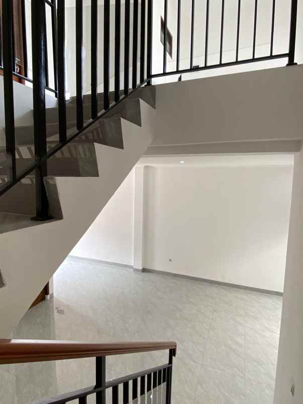 dijual rumah nempel mal bintaro plaza