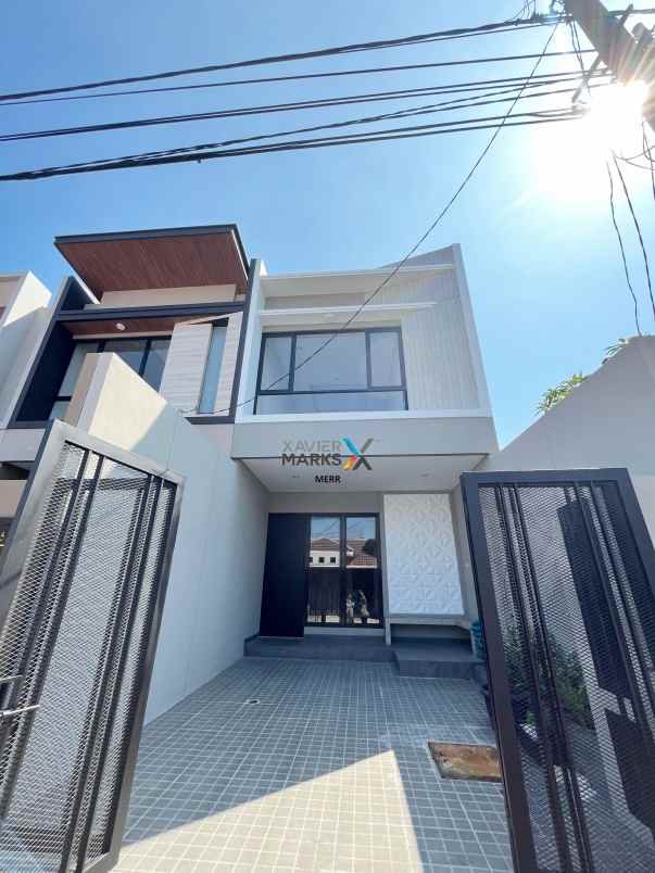 dijual rumah nirwana eksekutif