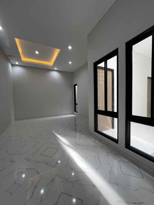 dijual rumah nirwana eksekutif