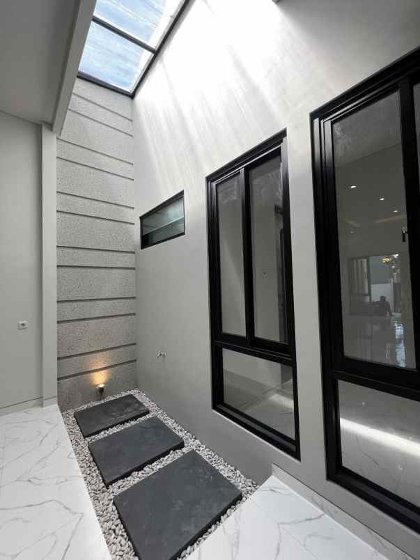dijual rumah nirwana eksekutif