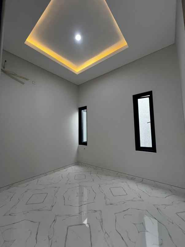 dijual rumah nirwana eksekutif