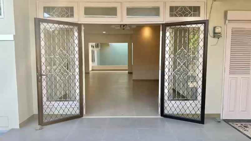 dijual rumah nirwana eksekutif