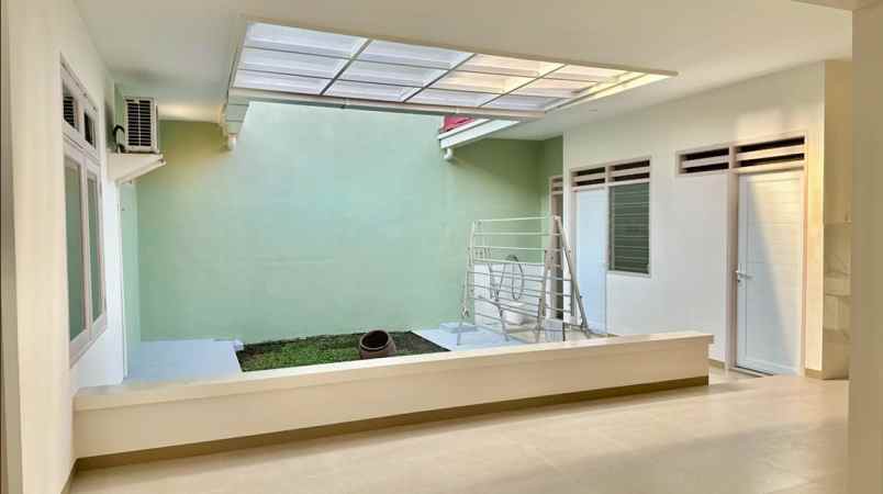dijual rumah nirwana eksekutif