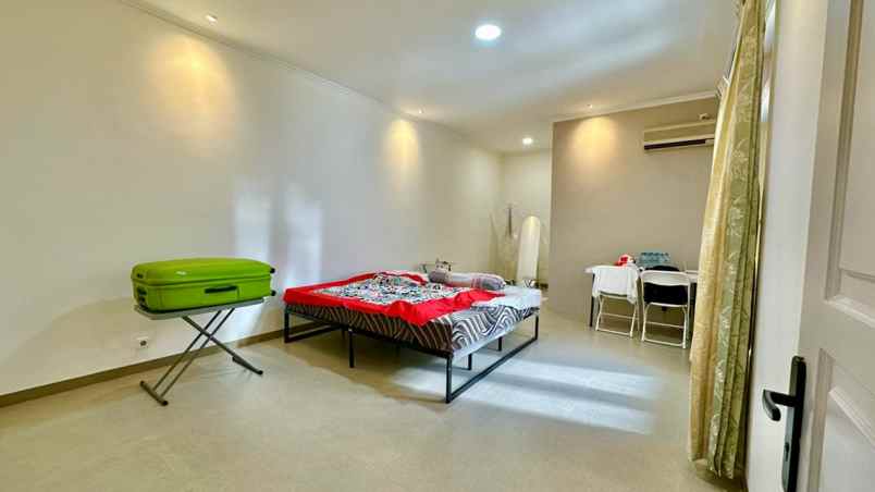 dijual rumah nirwana eksekutif