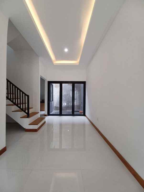 dijual rumah no1 jln beringin raya