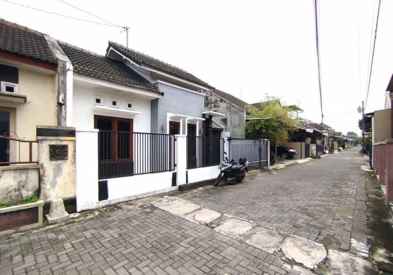 dijual rumah nogotirto