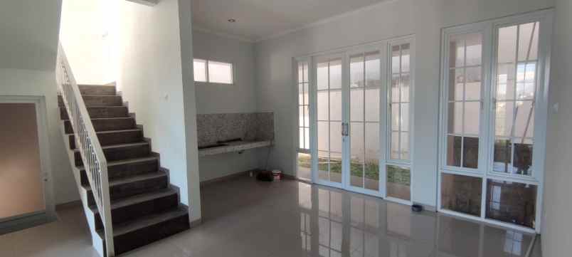dijual rumah nyaman di sariwangi
