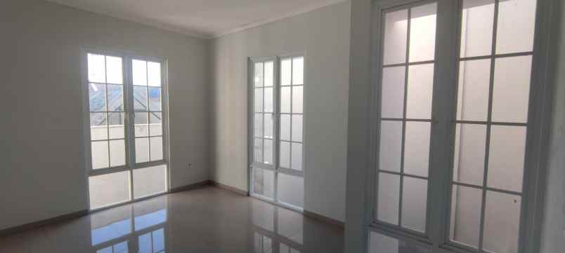 dijual rumah nyaman di sariwangi