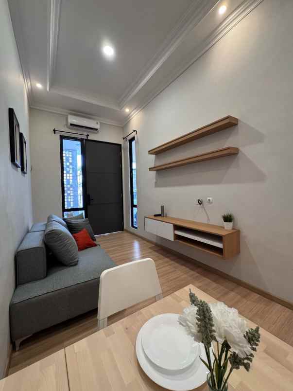 dijual rumah pakuwon city