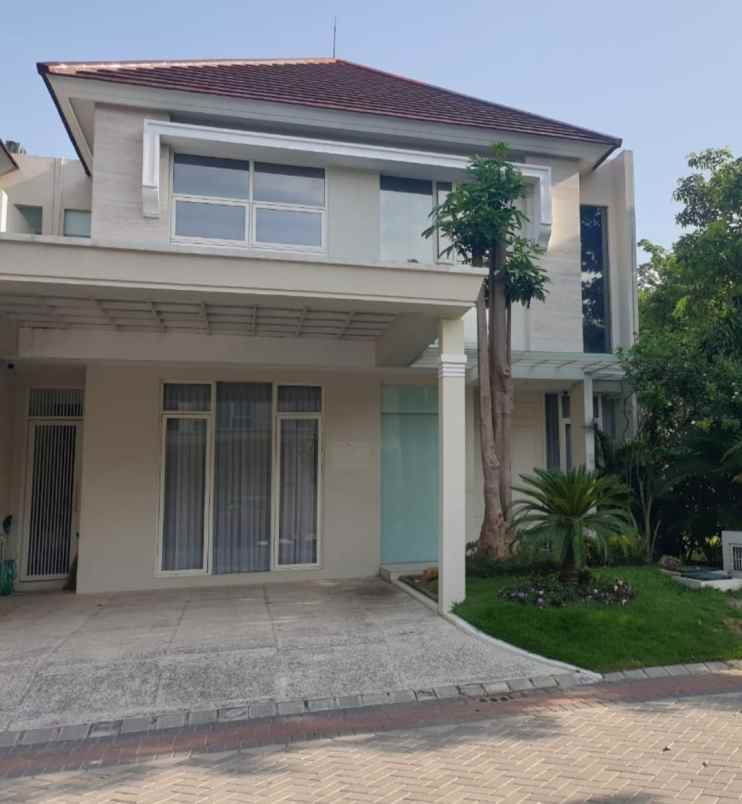 dijual rumah pakuwon city