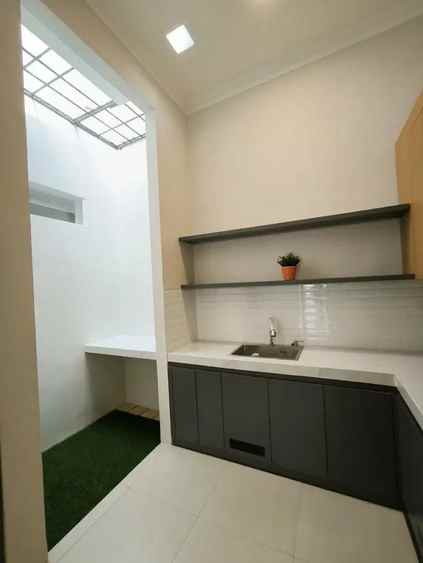 dijual rumah pakuwon city