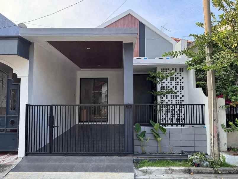 dijual rumah pakuwon city