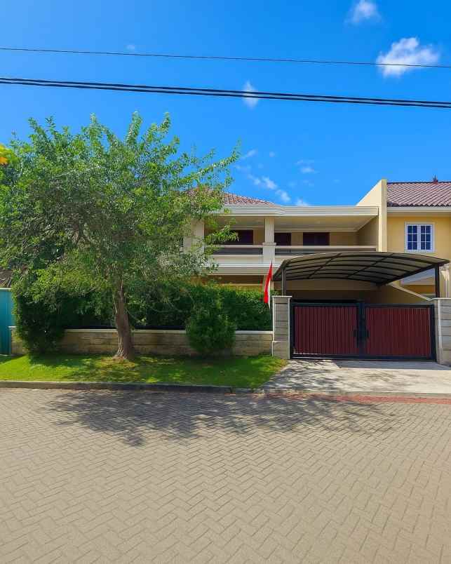 dijual rumah pakuwon city