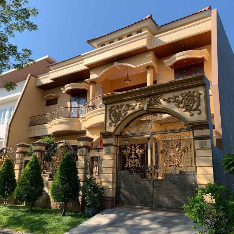 dijual rumah pakuwon city