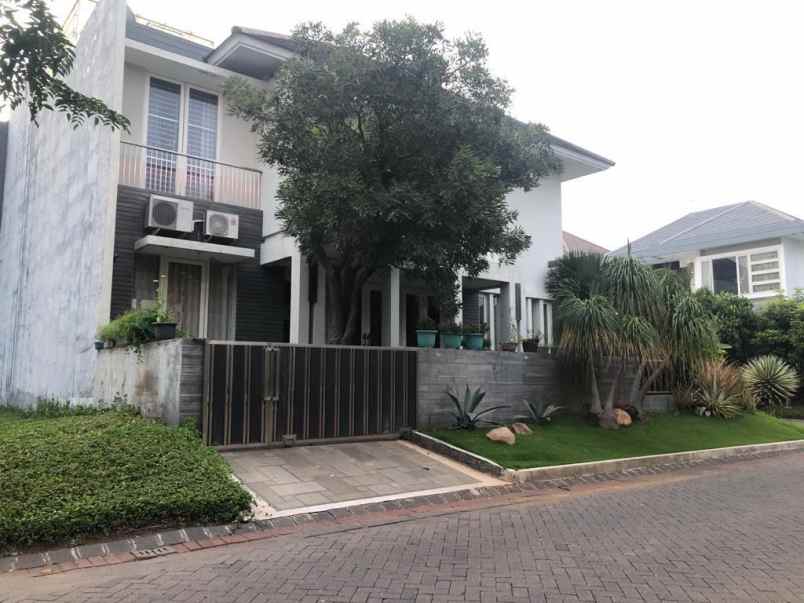dijual rumah pakuwon city
