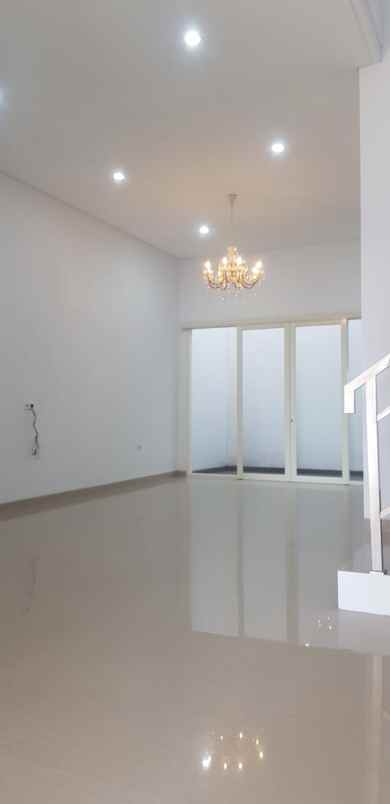 dijual rumah pakuwon city imperial beach