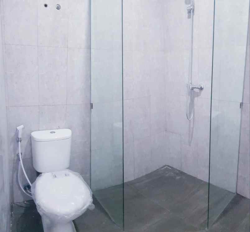 dijual rumah pakuwon city imperial beach