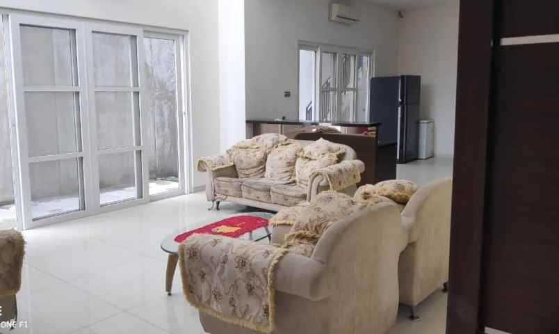 dijual rumah pakuwon city san antonio