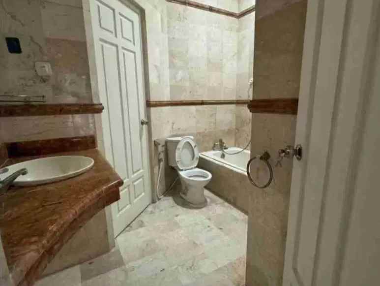 dijual rumah pakuwon city san diego