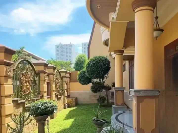 dijual rumah pakuwon city villa royal