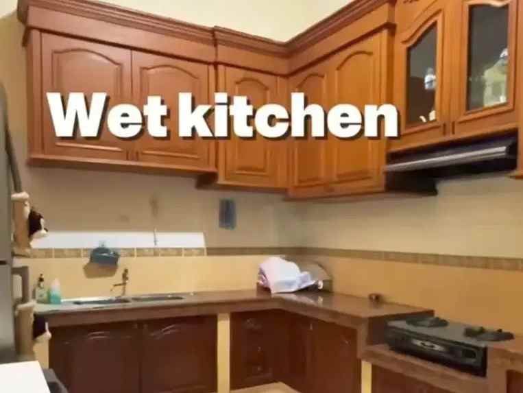 dijual rumah pakuwon city villa royal