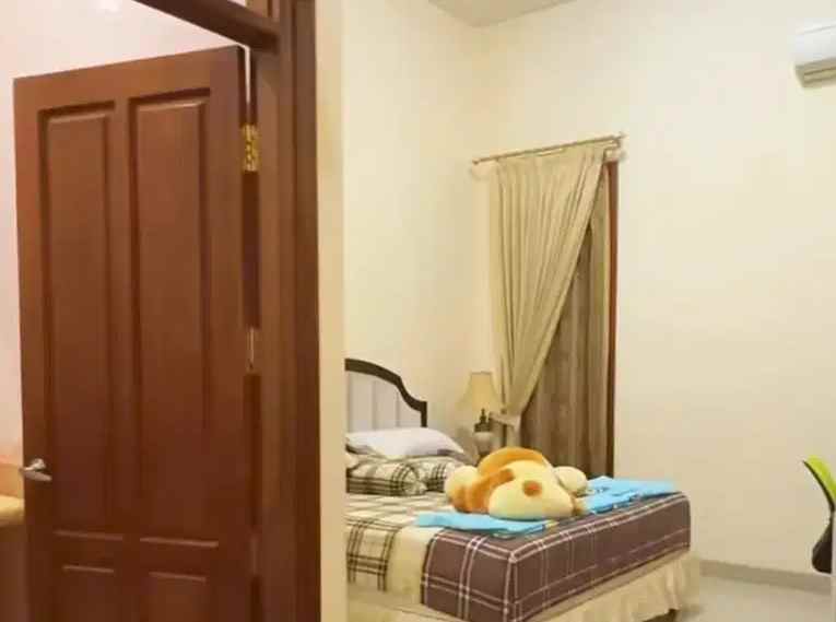 dijual rumah pakuwon city villa royal