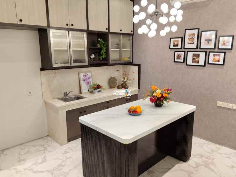 dijual rumah pakuwon indah