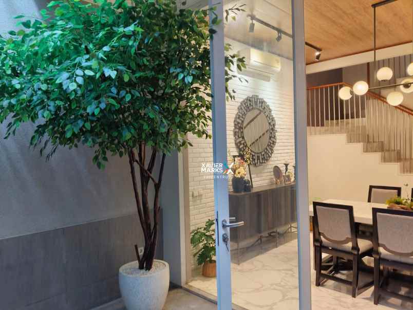 dijual rumah pakuwon indah