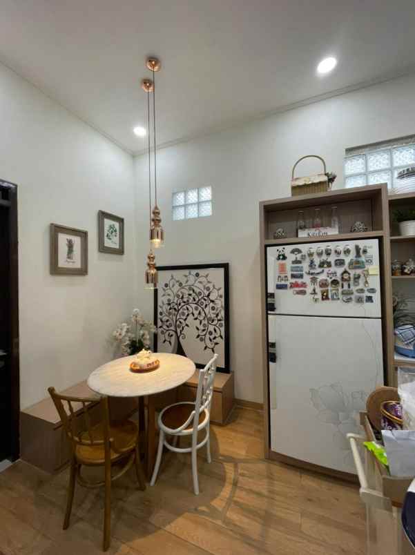 dijual rumah pamoyanan