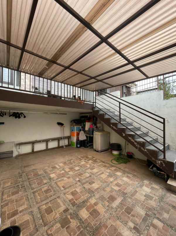 dijual rumah pamoyanan