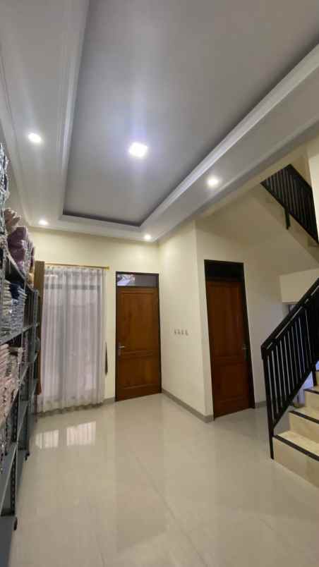 dijual rumah paninggilan