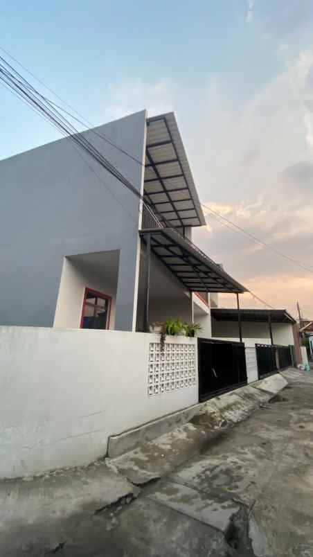 dijual rumah paninggilan