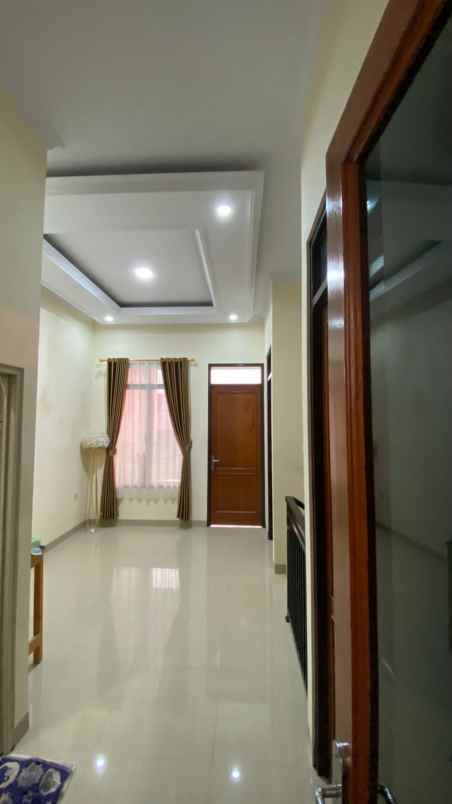 dijual rumah paninggilan