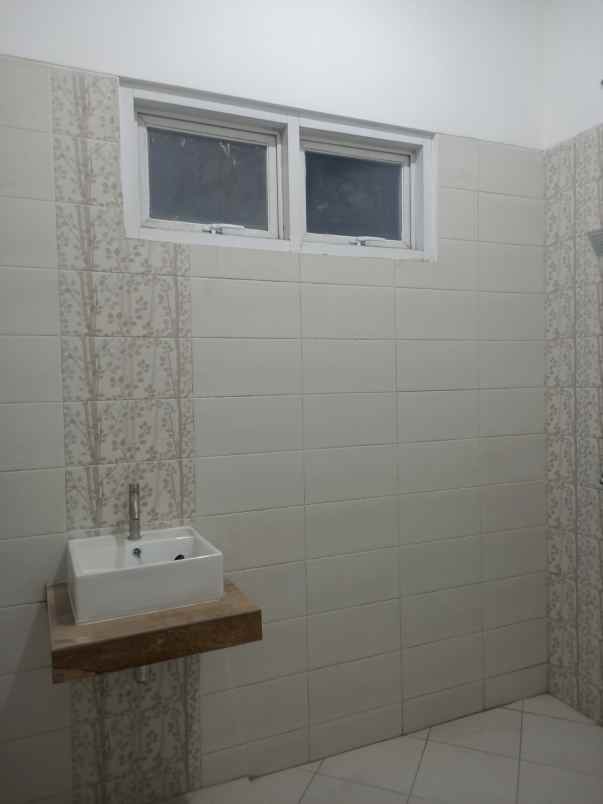 dijual rumah perum imperial gading