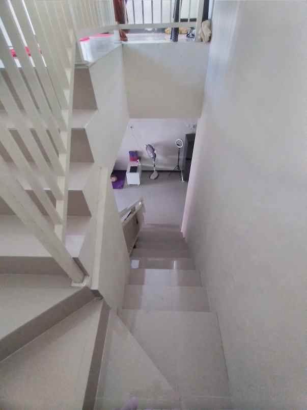 dijual rumah perumahan de naila