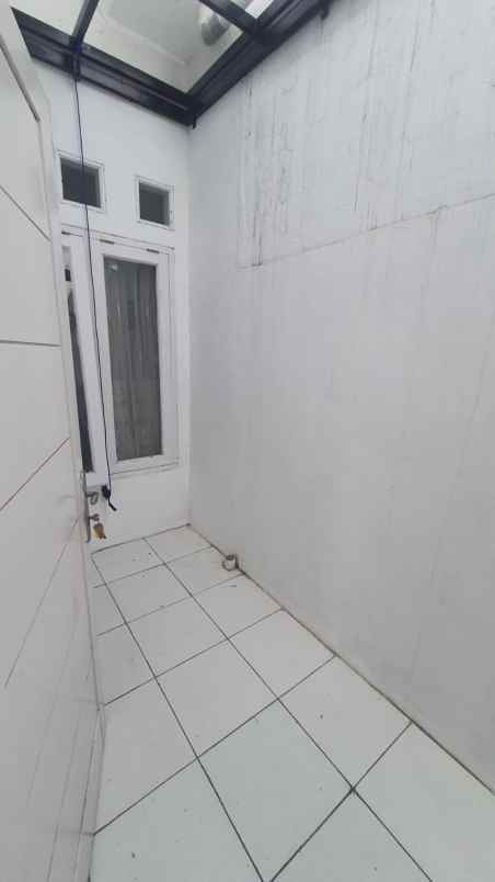 dijual rumah pilar sukatani karang